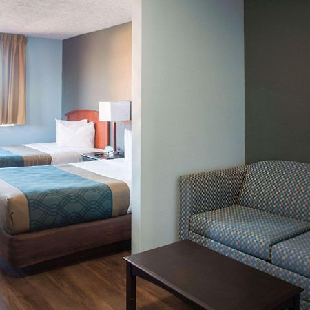 Econo Lodge Inn & Suites South Sandusky Extérieur photo