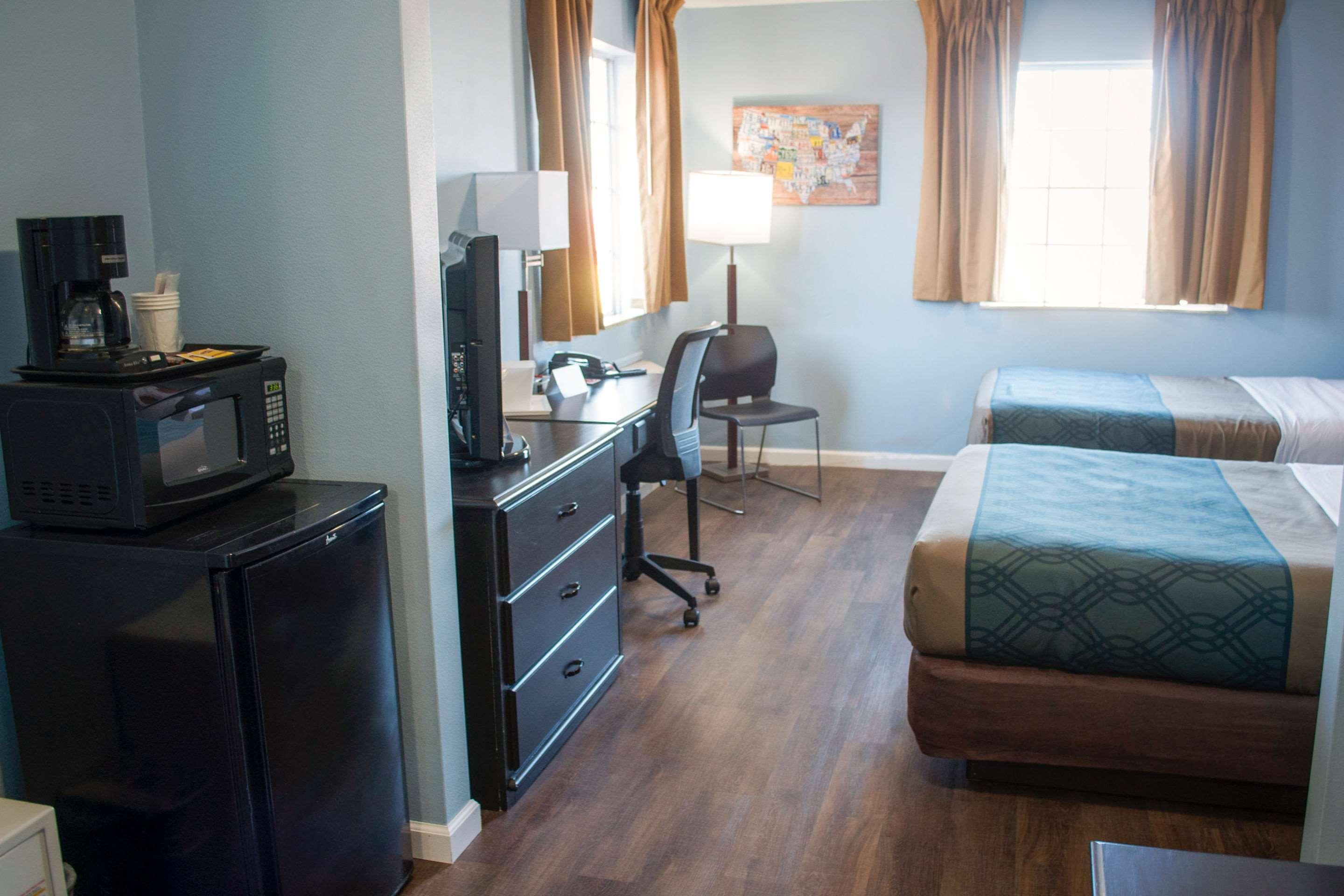 Econo Lodge Inn & Suites South Sandusky Extérieur photo