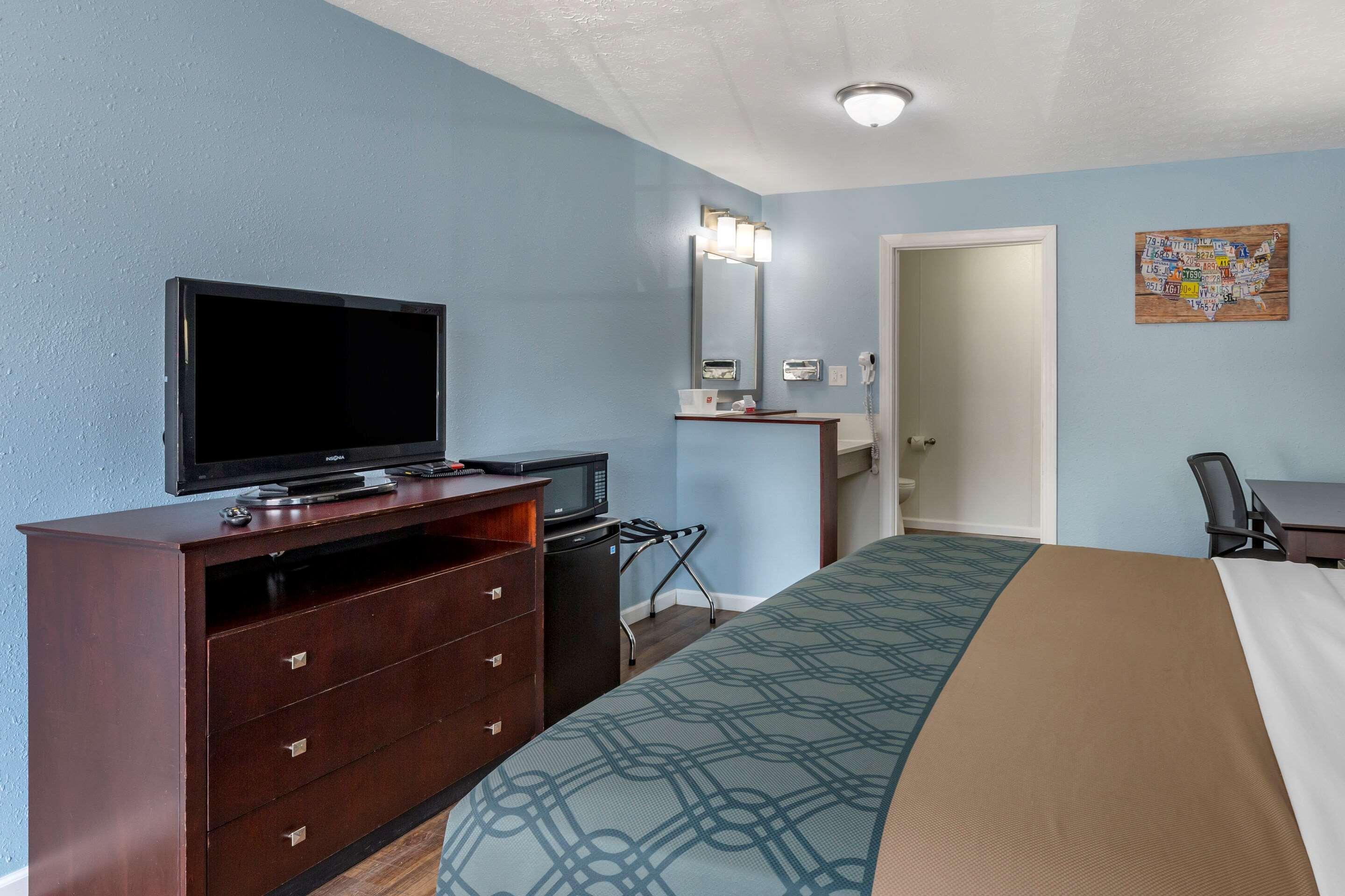 Econo Lodge Inn & Suites South Sandusky Extérieur photo