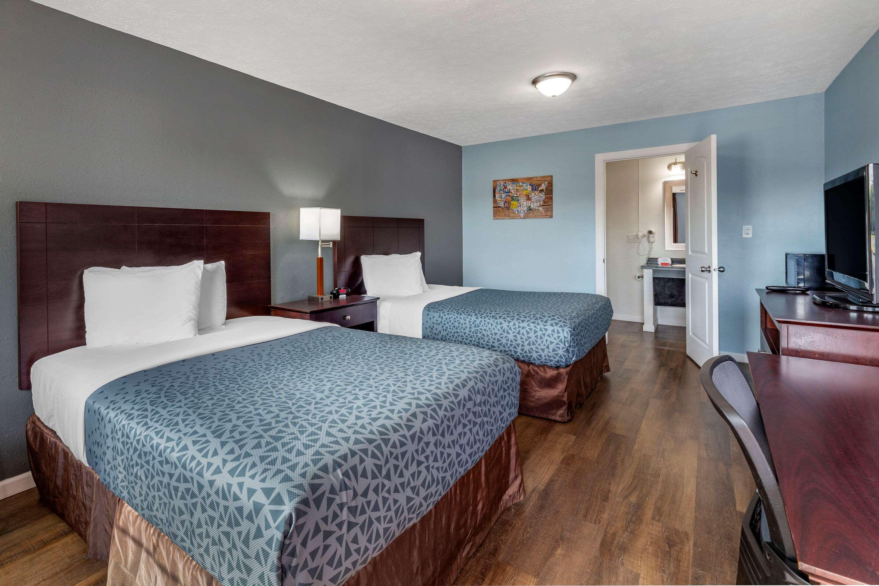 Econo Lodge Inn & Suites South Sandusky Extérieur photo