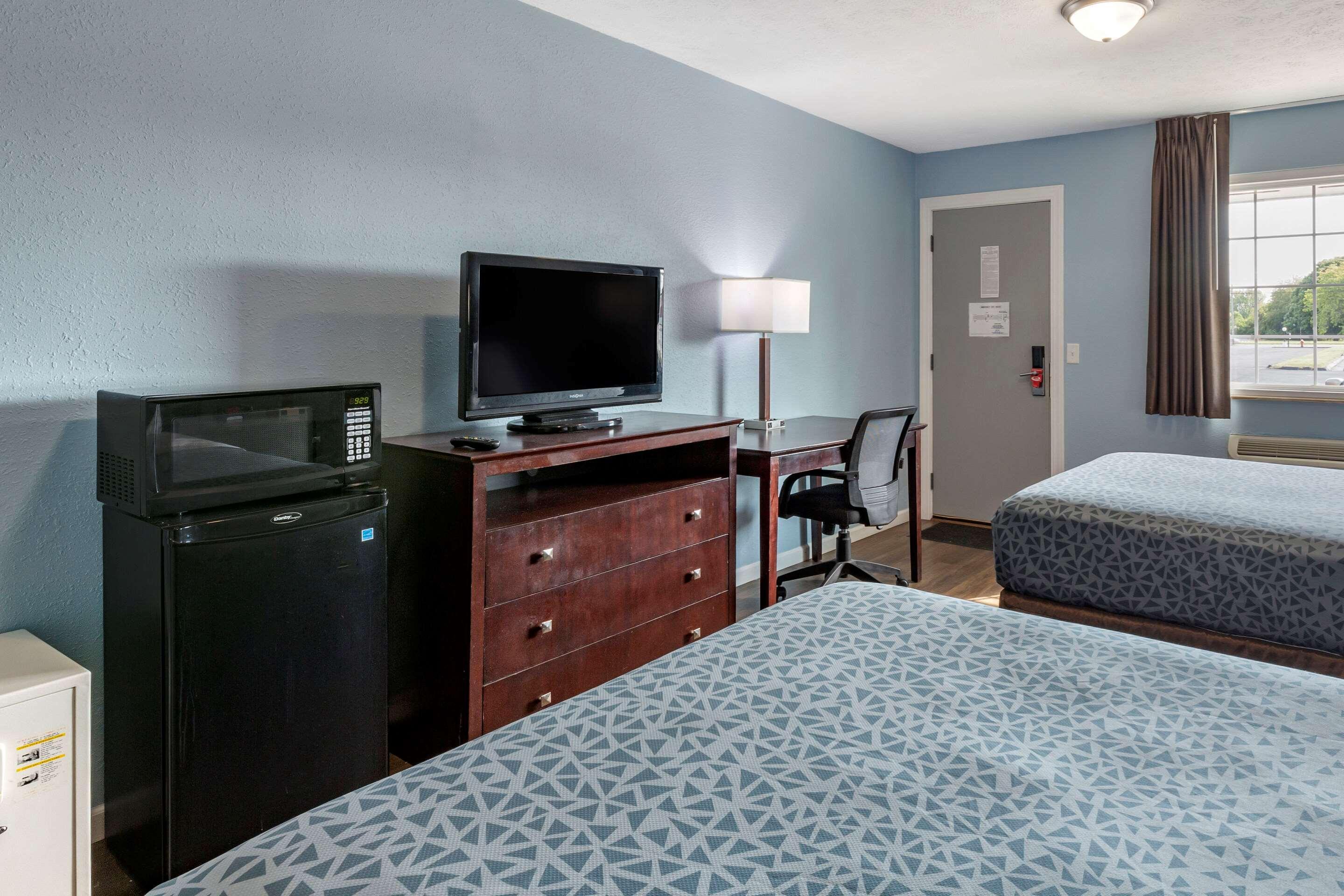Econo Lodge Inn & Suites South Sandusky Extérieur photo