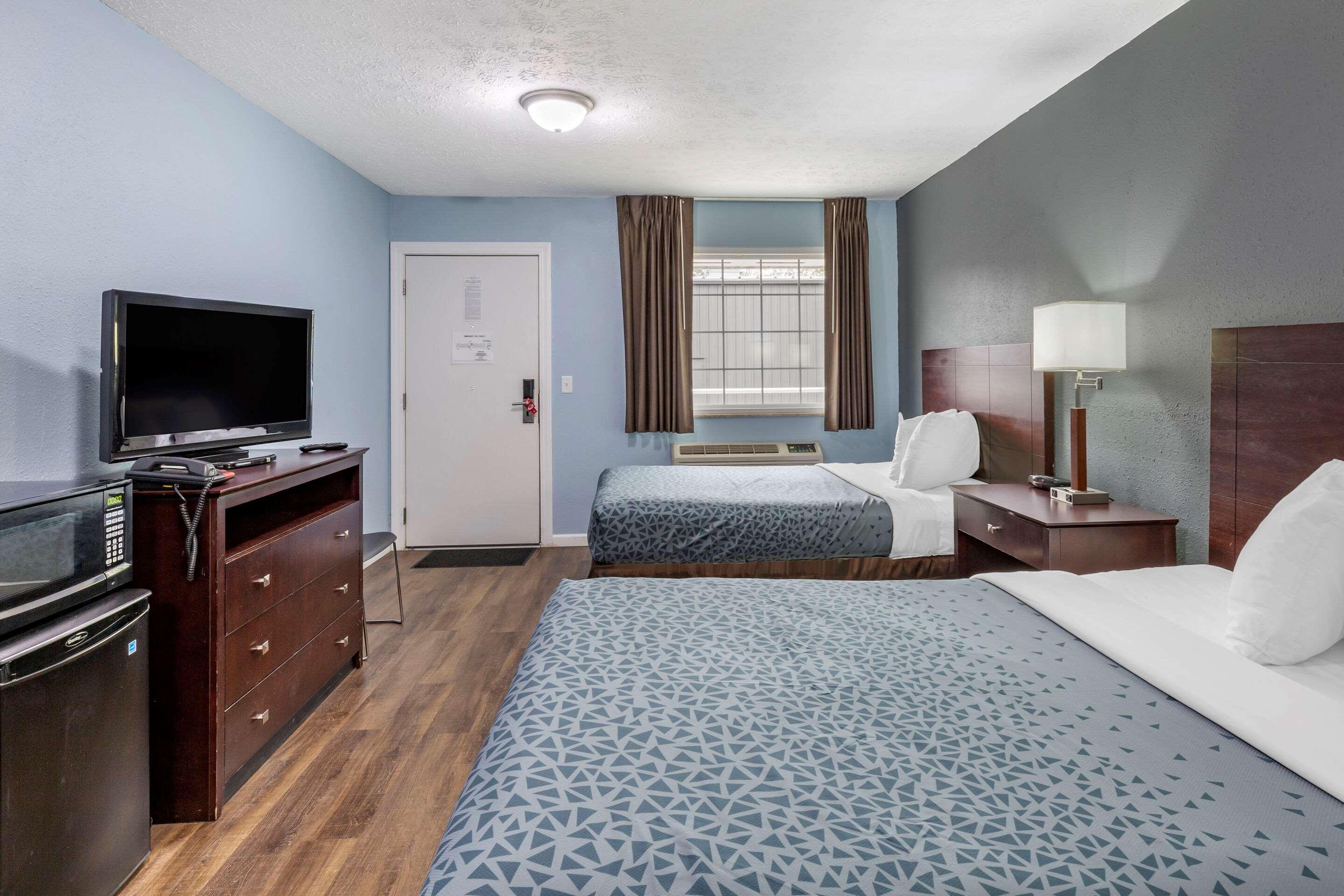 Econo Lodge Inn & Suites South Sandusky Extérieur photo
