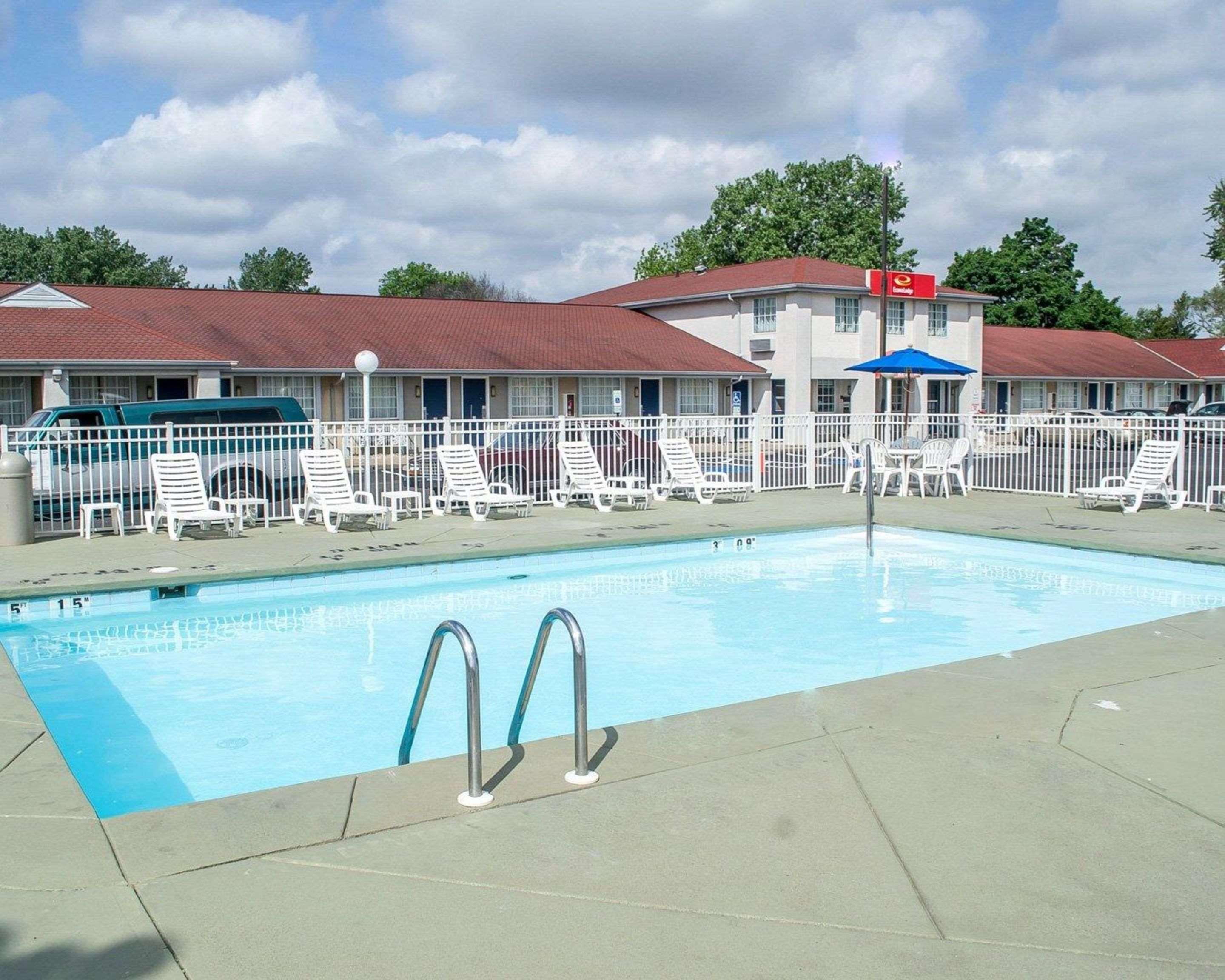 Econo Lodge Inn & Suites South Sandusky Extérieur photo