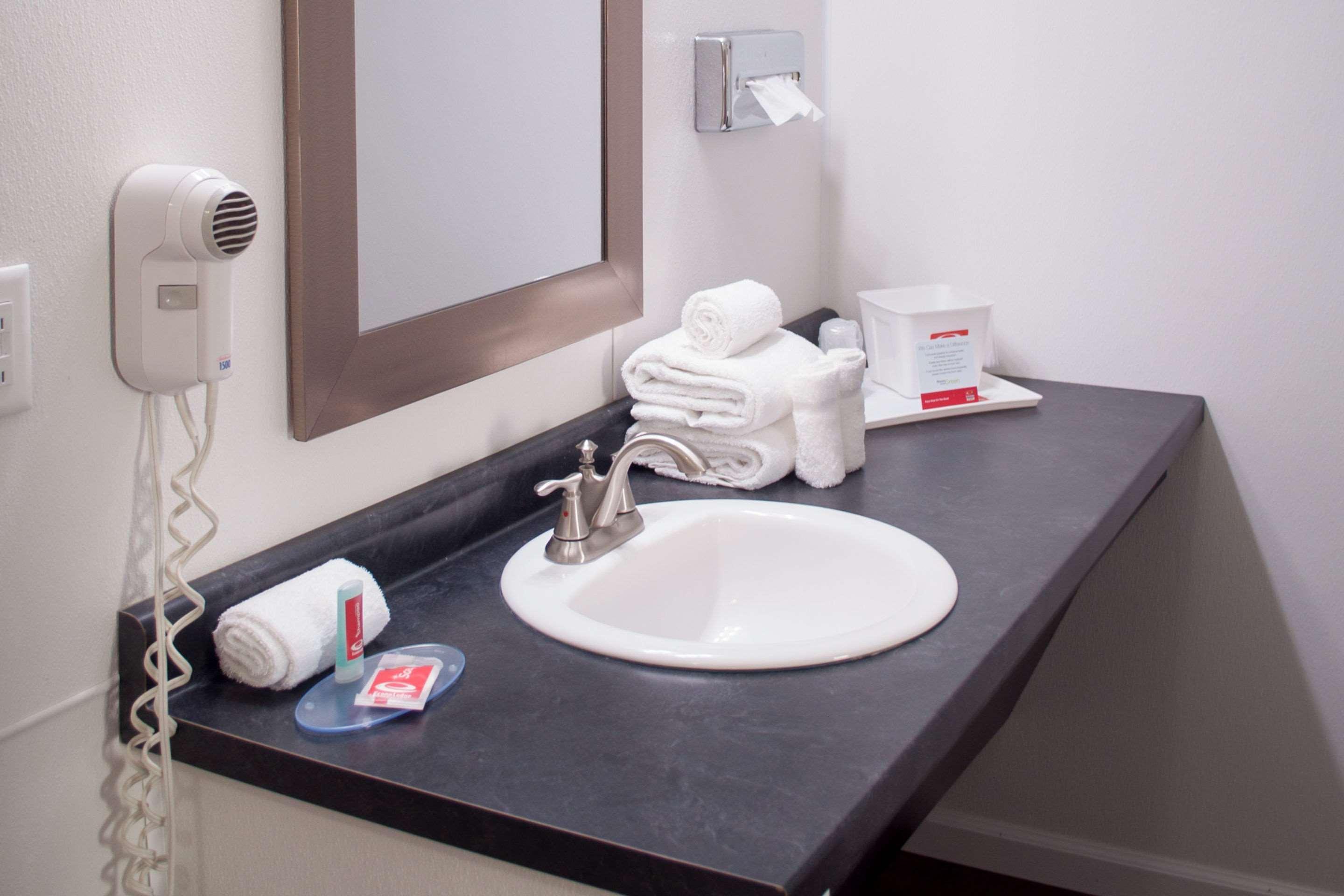 Econo Lodge Inn & Suites South Sandusky Extérieur photo