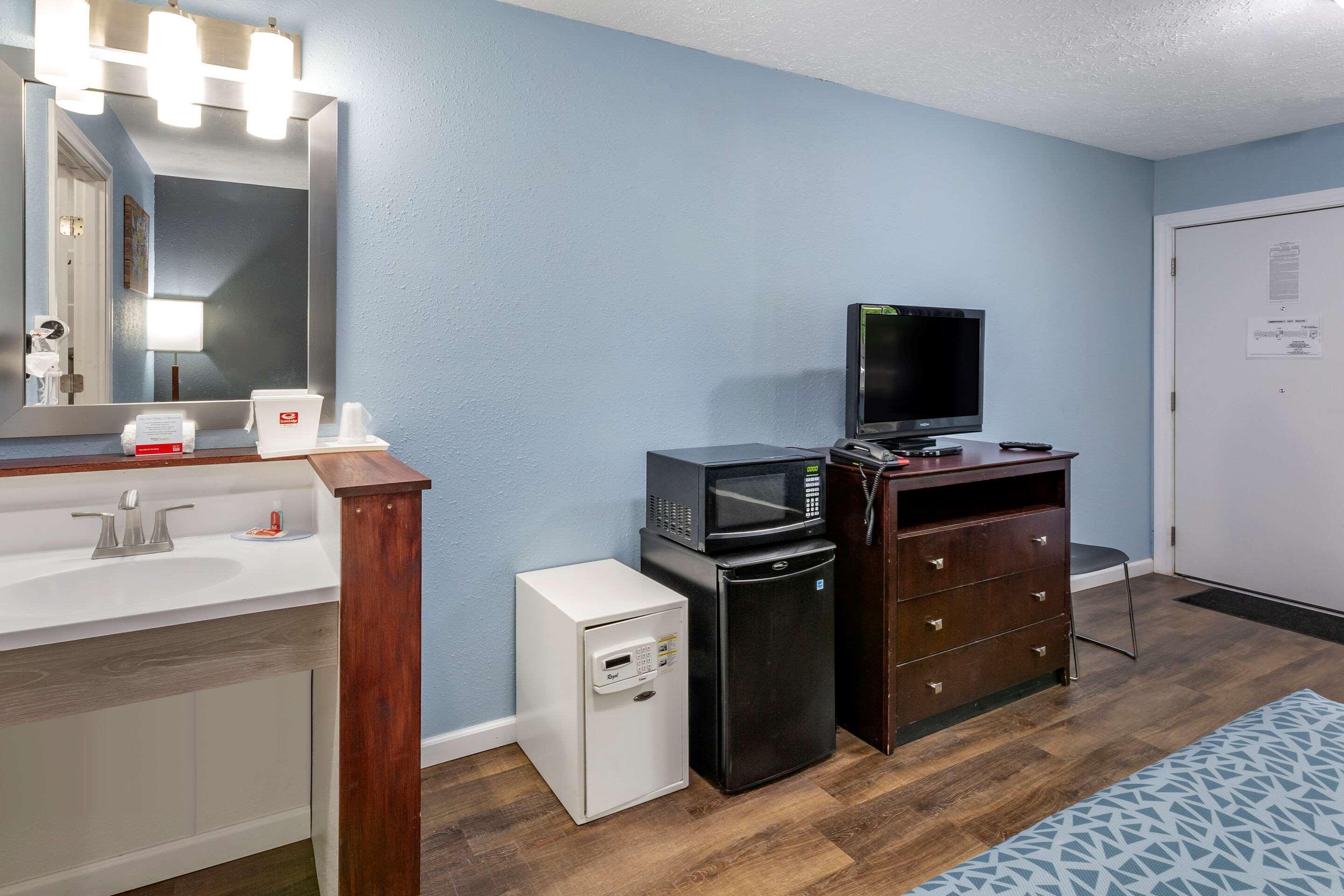 Econo Lodge Inn & Suites South Sandusky Extérieur photo