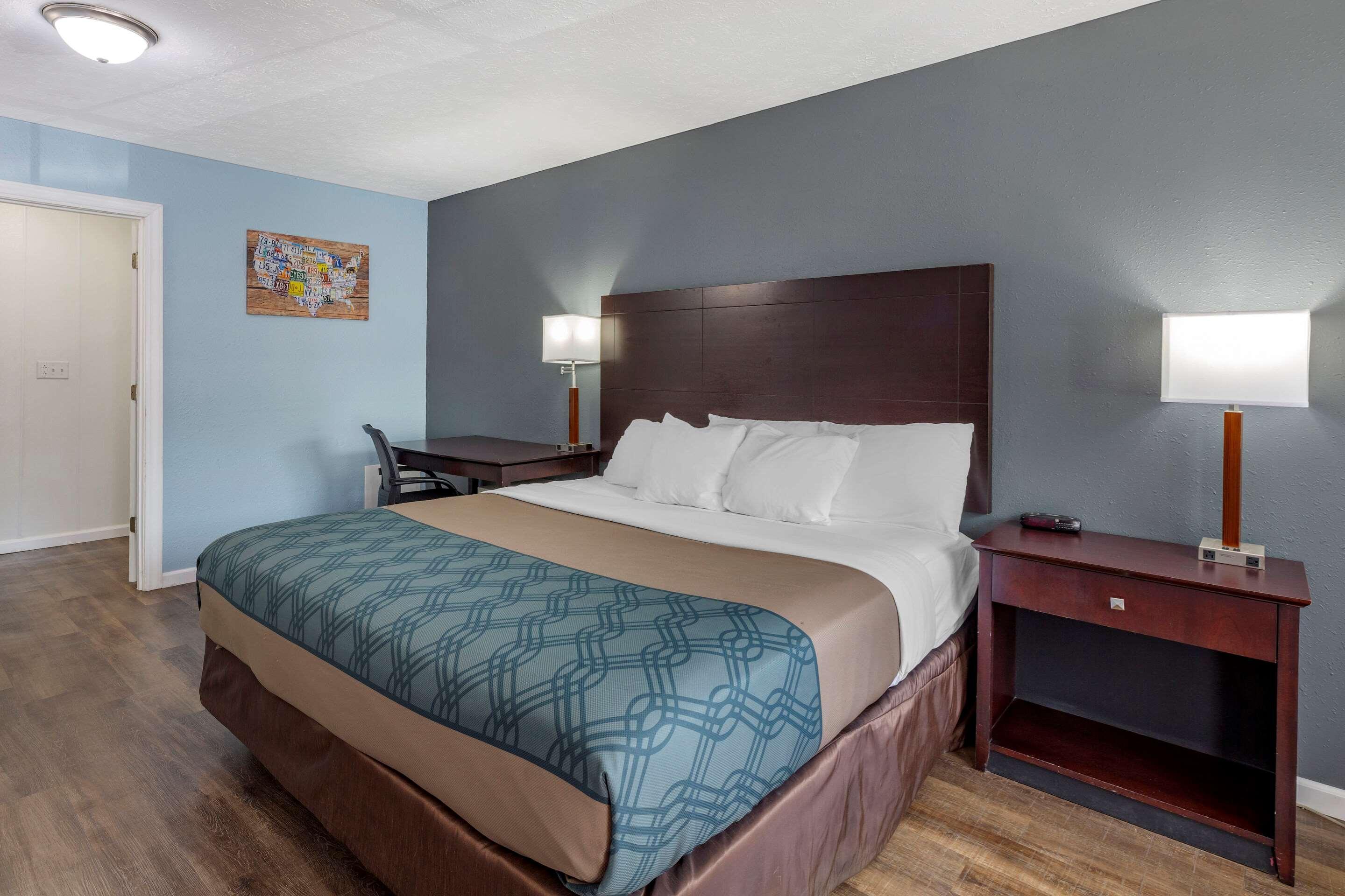 Econo Lodge Inn & Suites South Sandusky Extérieur photo