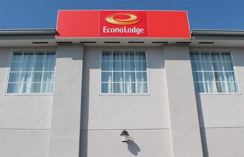 Econo Lodge Inn & Suites South Sandusky Extérieur photo