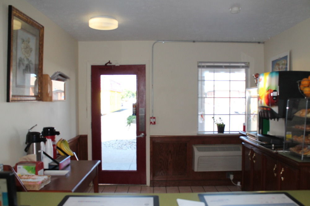 Econo Lodge Inn & Suites South Sandusky Extérieur photo