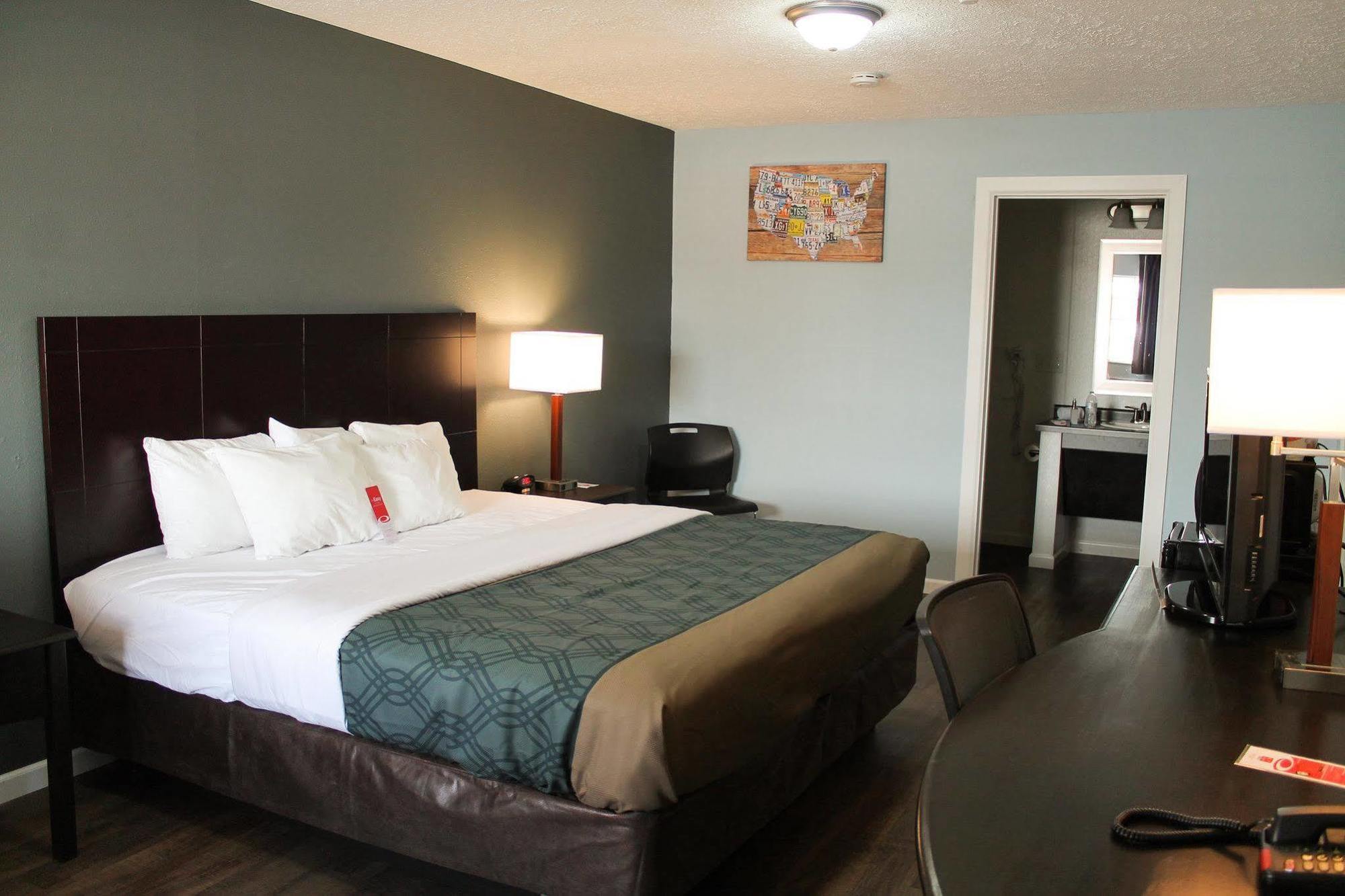 Econo Lodge Inn & Suites South Sandusky Extérieur photo
