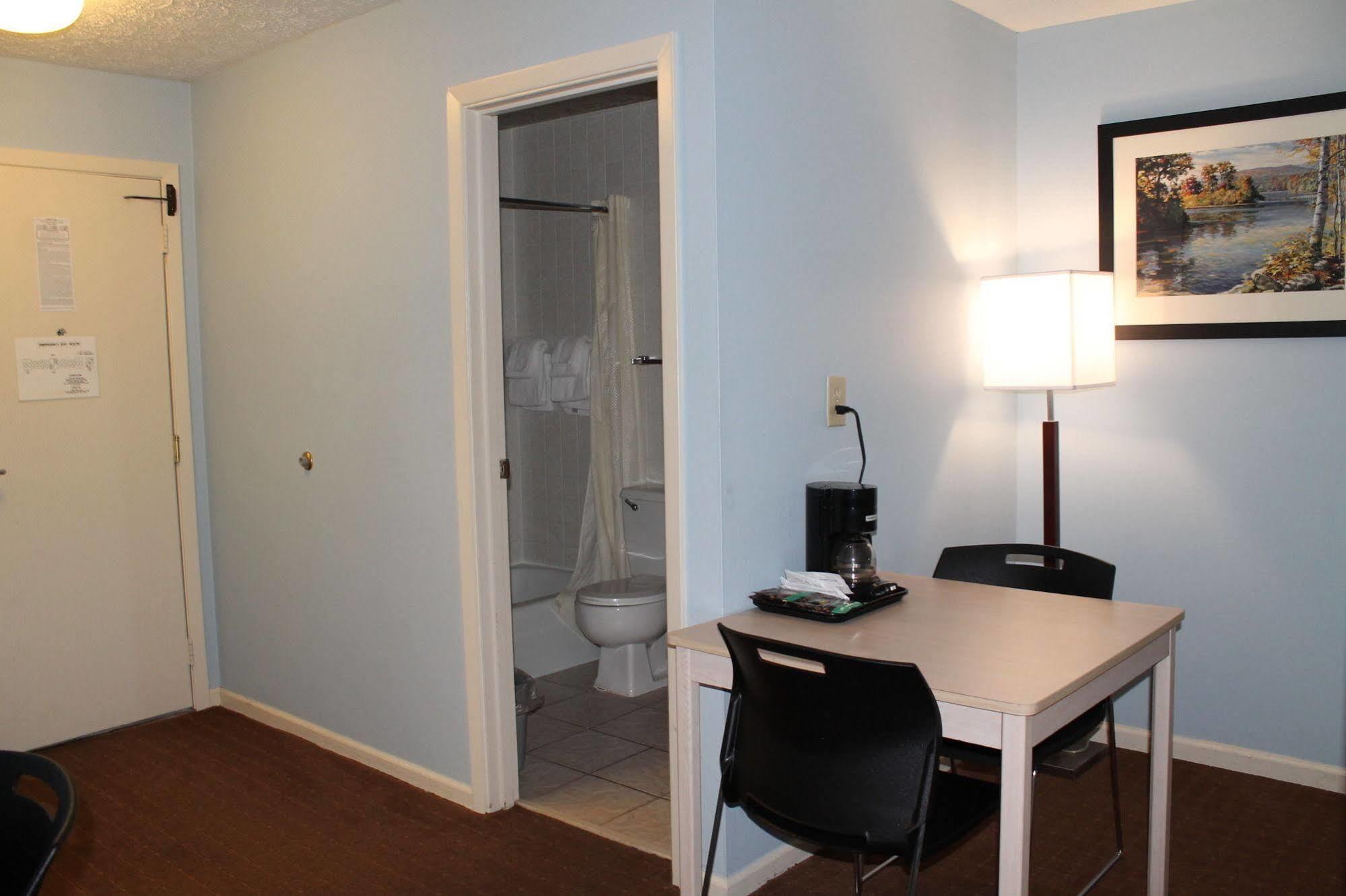 Econo Lodge Inn & Suites South Sandusky Extérieur photo