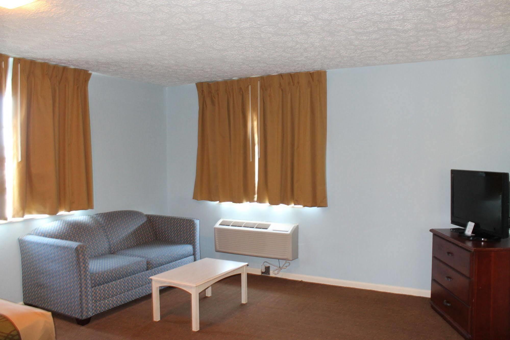 Econo Lodge Inn & Suites South Sandusky Extérieur photo