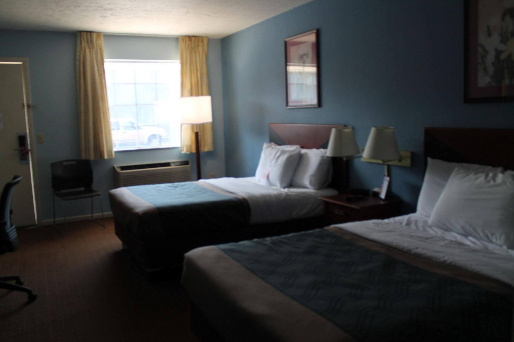 Econo Lodge Inn & Suites South Sandusky Extérieur photo