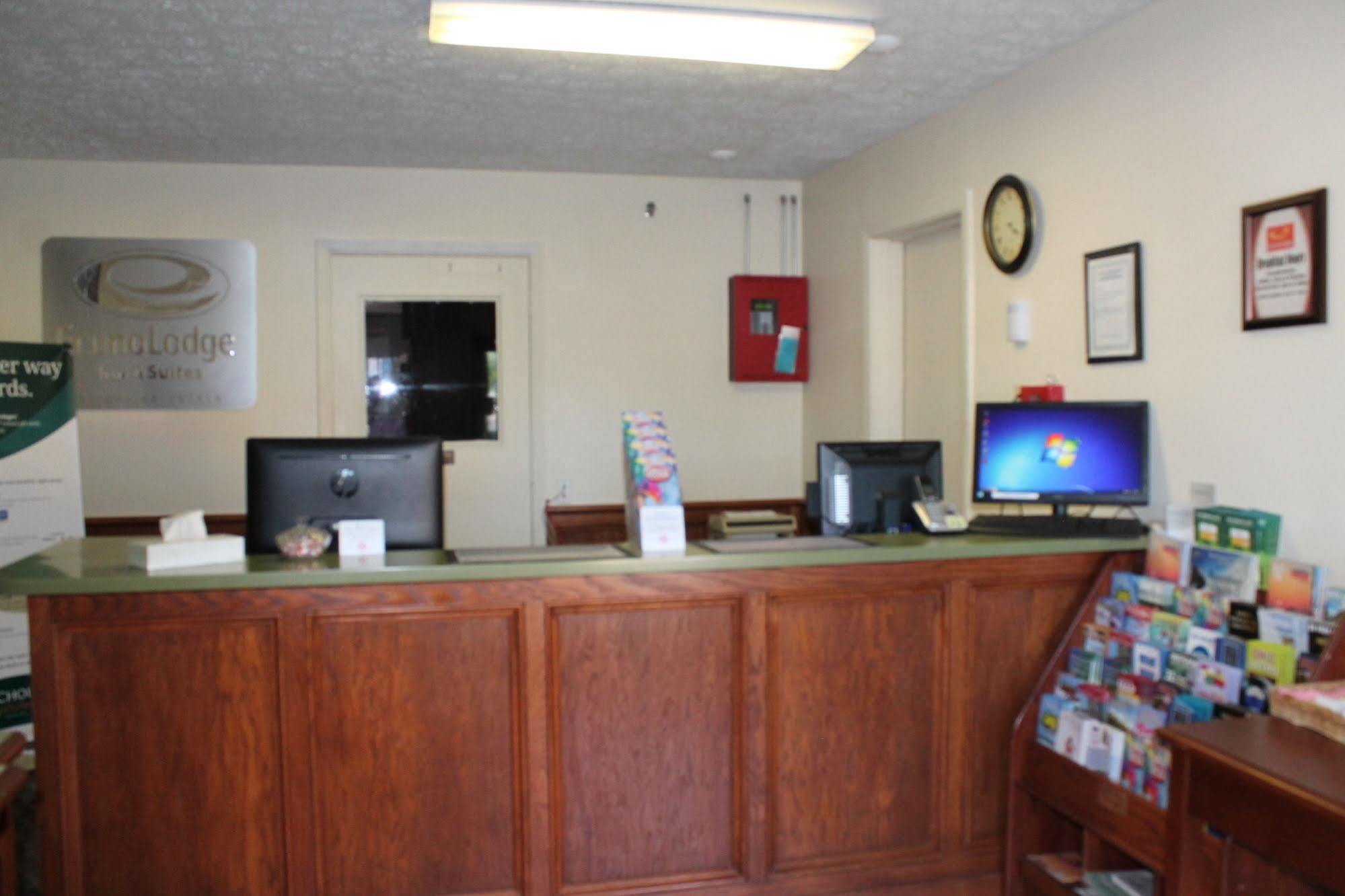 Econo Lodge Inn & Suites South Sandusky Extérieur photo