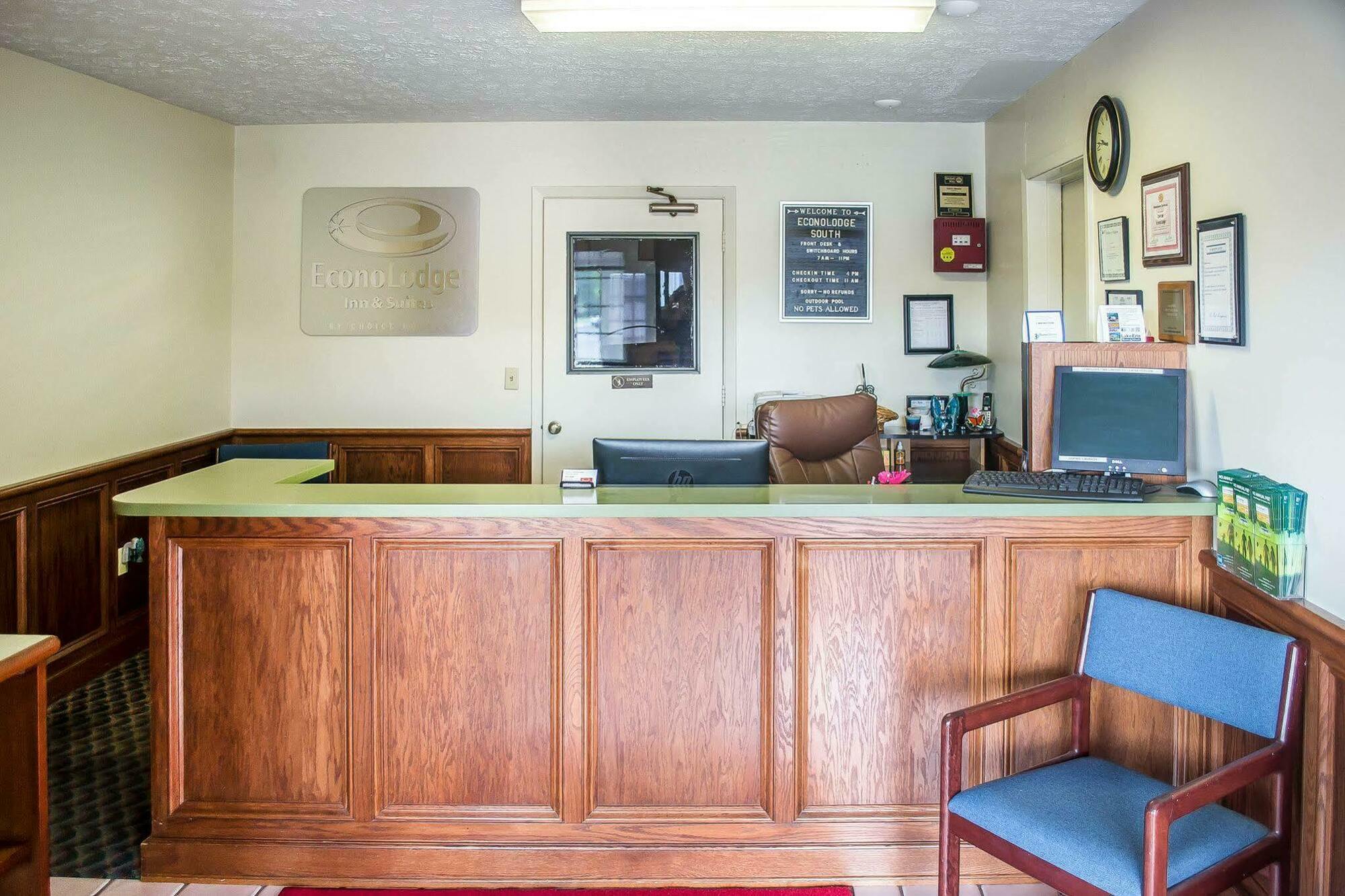 Econo Lodge Inn & Suites South Sandusky Extérieur photo